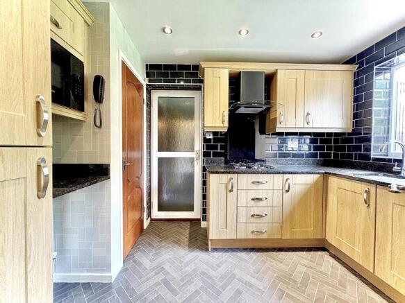 Sheriff Drive, Brierley Hill, DY5 photo 5