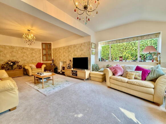 5 bed Detached for sale Image 6