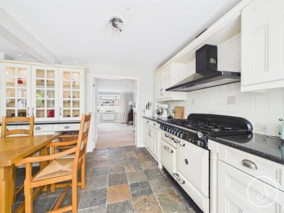 4 bed Detached for sale Image 9