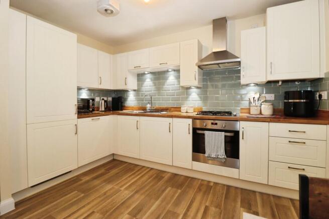 Clark Drive, BRISTOL, Avon, BS37 photo 2