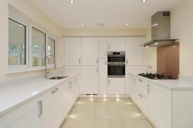 Kitchen/Breakfasting Area