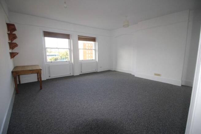 LOUNGE / DINING ROOM
