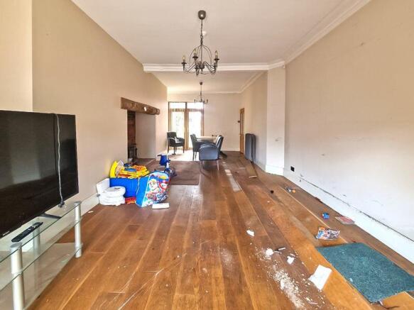 LOUNGE/DINING ROOM
