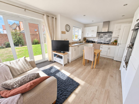 37 James Close, Upton