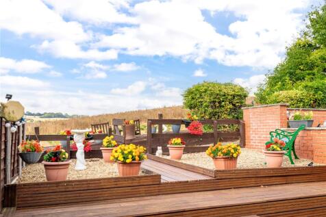 Derby Close, Lambourn, Hungerford, Berkshire, RG17