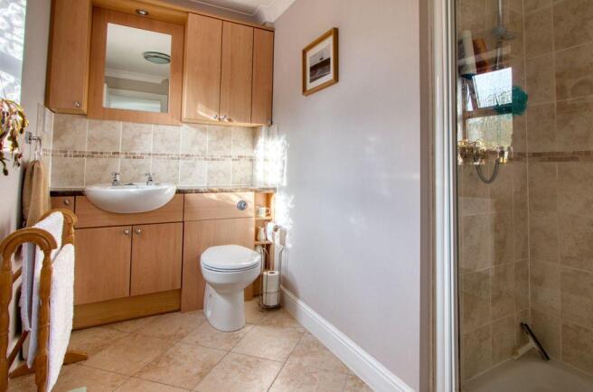 Ensuite to Bed 1