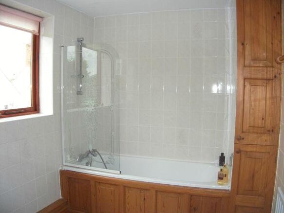 Family bathroo...