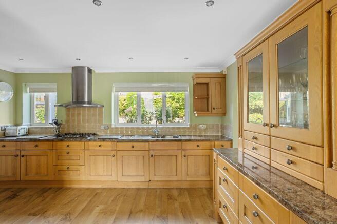 4 bed Detached for sale Image 7