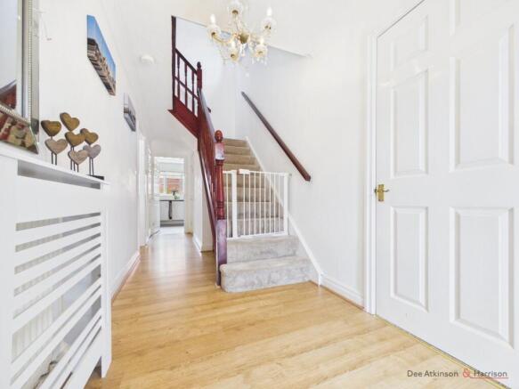 5 bed Detached for sale Image 12
