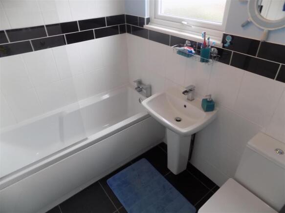 FAMILY BATHROOM