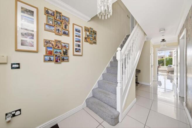 5 bed Detached for sale Image 5