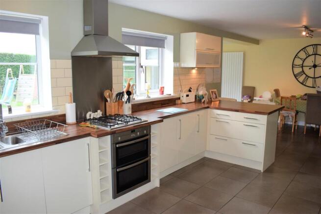 DAY KITCHEN