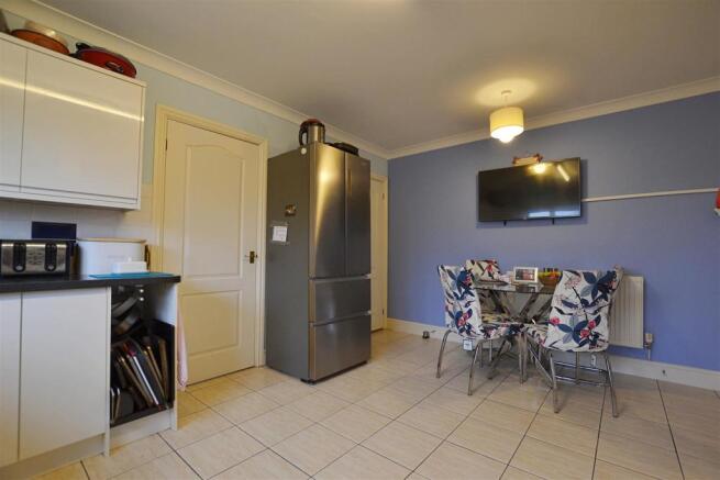 kitchen..JPG