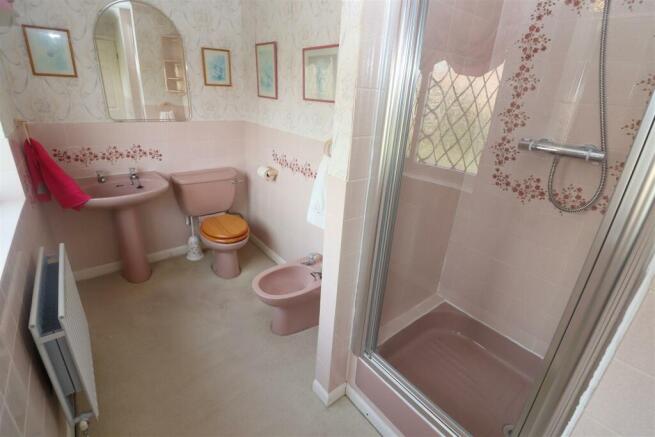 En-suite Shower Room / WC
