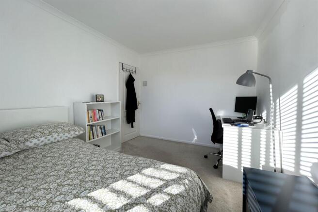 Sandown Crescent, Cuddington, CW8 photo 3
