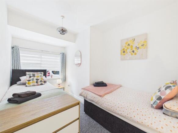 2 bed Flat for sale Image 7