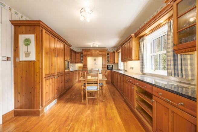 5 bed Semi-Detached for sale Image 5