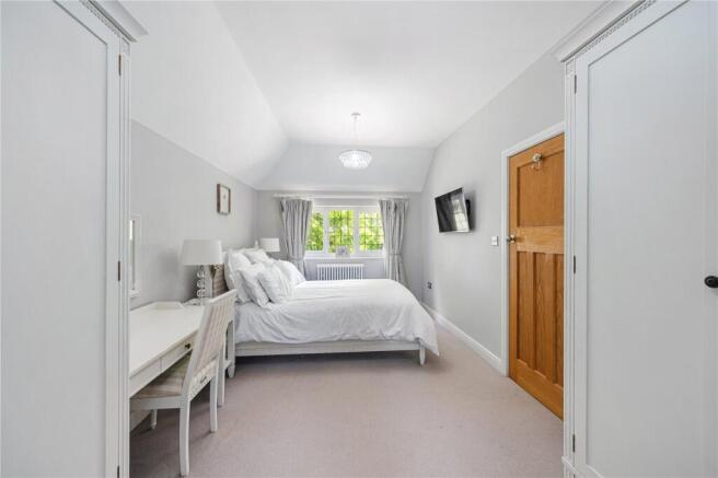 4 bed Semi-Detached for sale Image 9