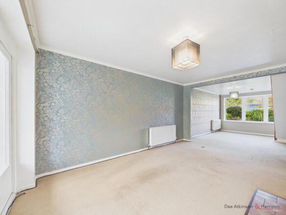 Lounge/Dining Area