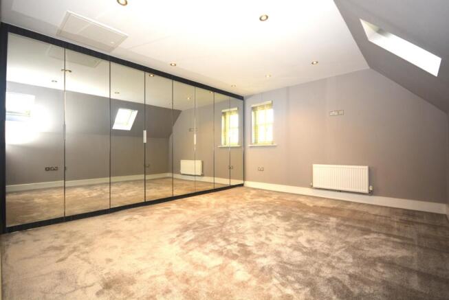 4 bed Semi-Detached to rent Image 8