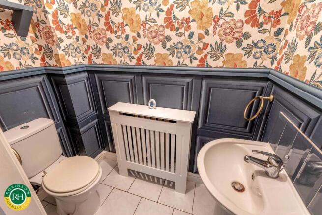 4 bed House for sale Image 6