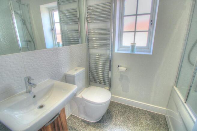 Bathroom (First Floor)