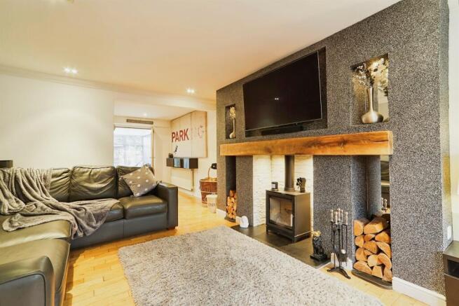 3 bed Semi-Detached for sale Image 2
