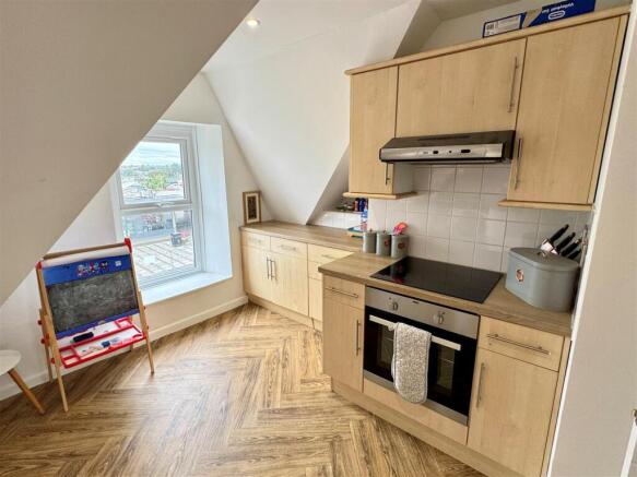 Second Floor Flat, 12a Cliff Road Kitchen