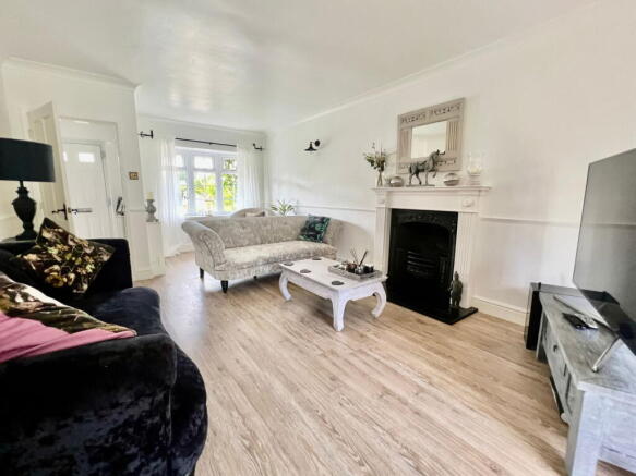 4 bed Detached for sale Image 4