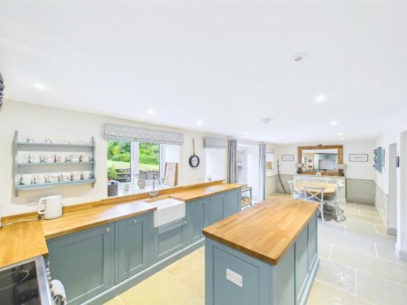 3 bed Semi-Detached for sale Image 5