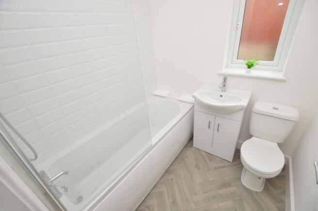 26 Edgeworth Road - Bathroom