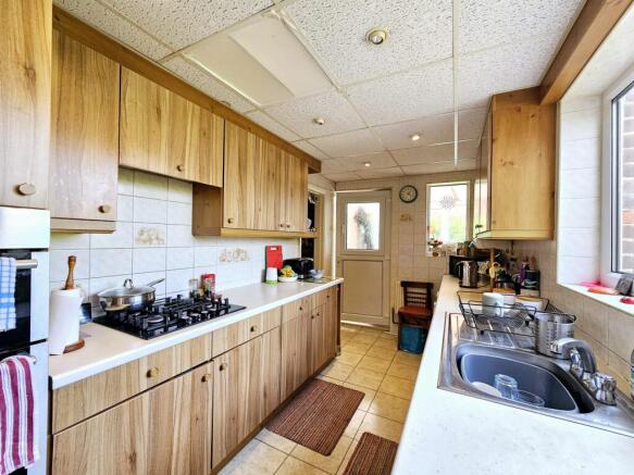 4 bed Semi-Detached for sale Image 6