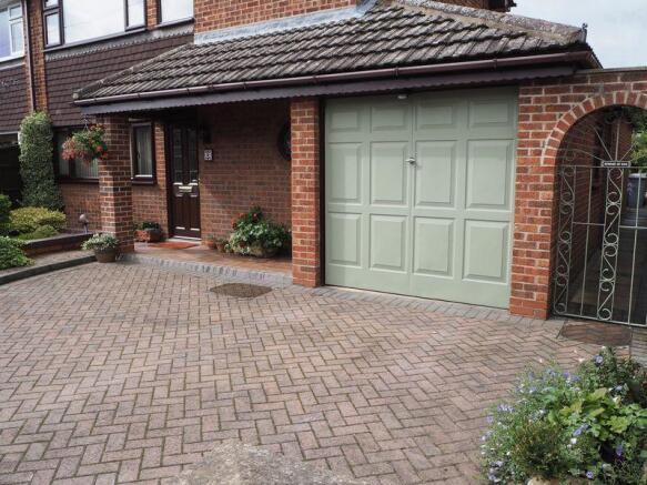 Dbl Driveway &...