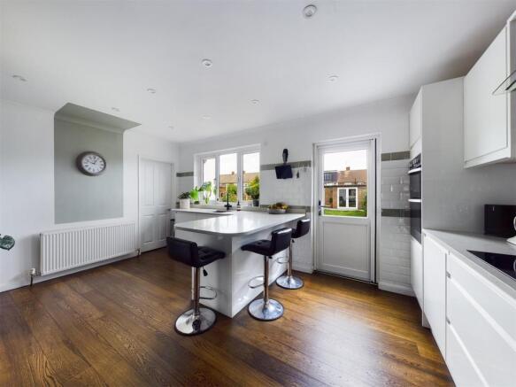 Kitchen 2.jpg
