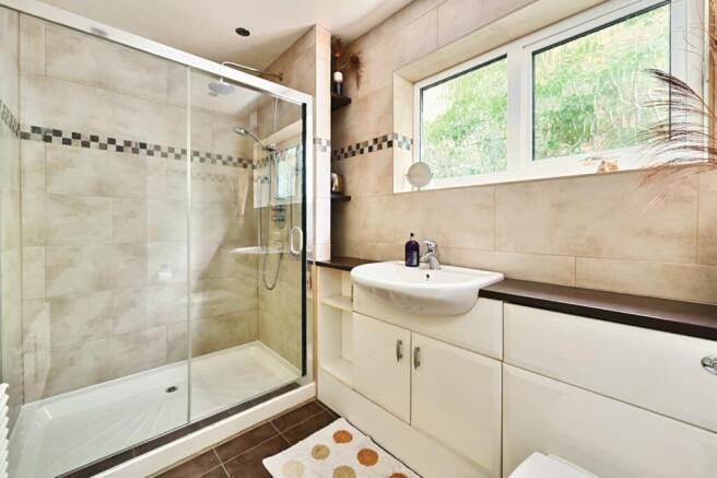 Gf Shower Room