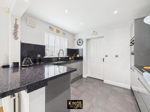 3 bed Semi-Detached for sale Image 7