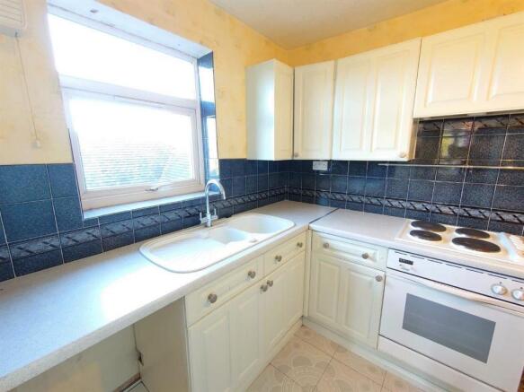 Kitchen a.jpg
