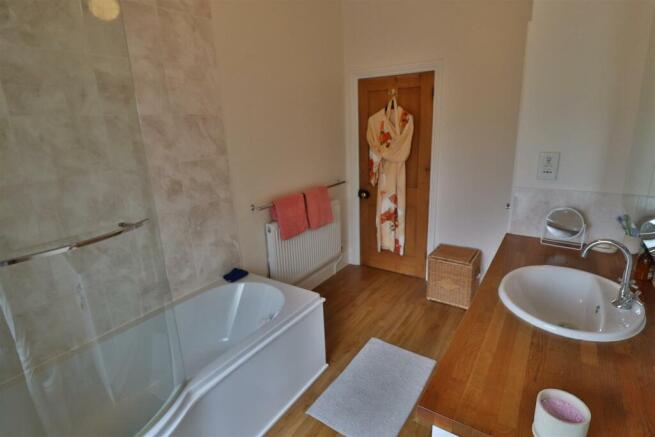 BATHROOM/W.C