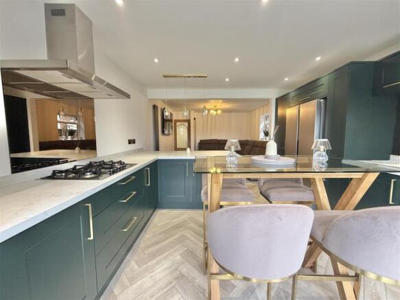 ALTERNATIVE VIEW OF KITCHEN