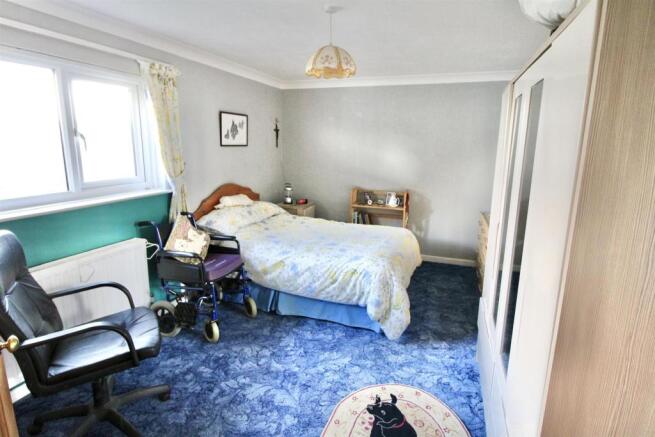 Bed 2.jpg