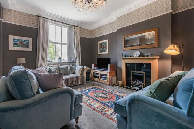 3 bed Town House for sale Image 2