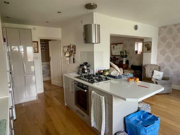 Kitchen1.jpg