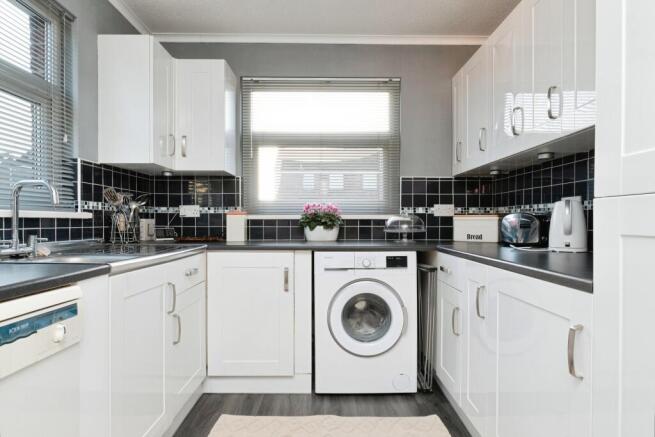 2 bed Semi-Detached Bungalow for sale Image 12