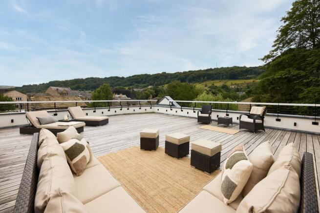 6 bed Semi-Detached for sale Image 4