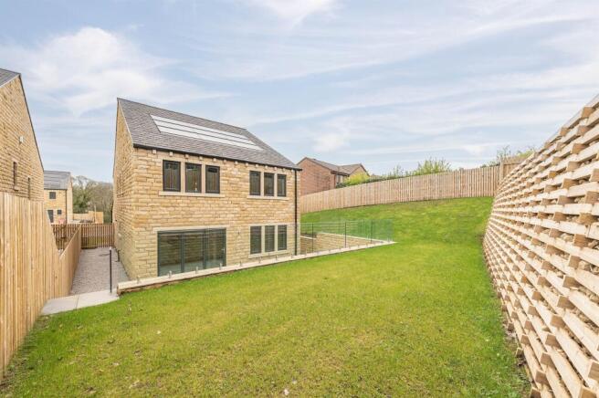 4 bed Detached for sale Image 4