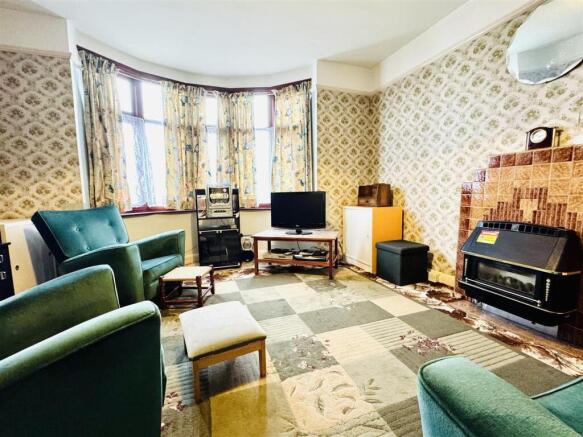 LOUNGE: