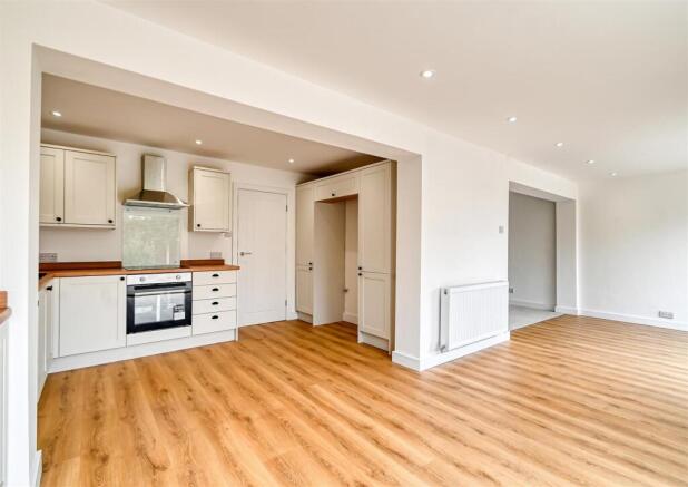5 Castlecroft Gardens-12.jpg