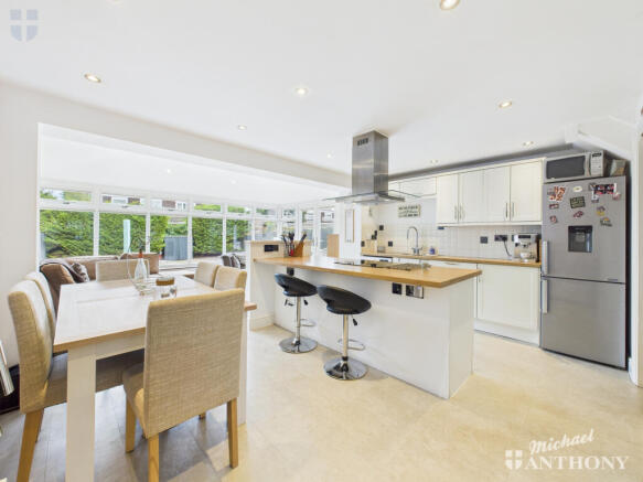 CAM03852G0-PR0391-STILL013