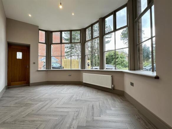 2 bed Apartment to rent Image 9