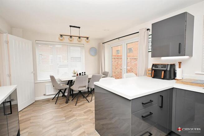 Kitchen/ Dining room